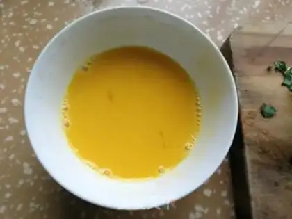 Make Eggs and greens and rice powder step 1