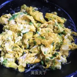 Make Garlic fried eggs step 6