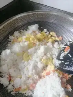 Make Egg fried rice step 4
