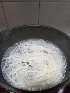 Make Soup noodles step 1