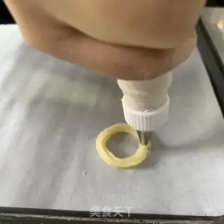 Make The Roman shield of Schismer step 4