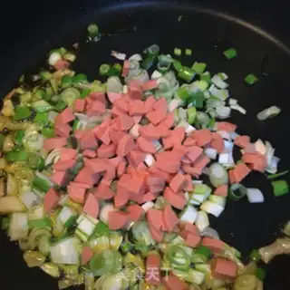 Make Sausage gold fried rice step 4