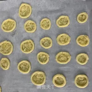 Make The Roman shield of Schismer step 8