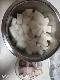 Make The radish stew step 0