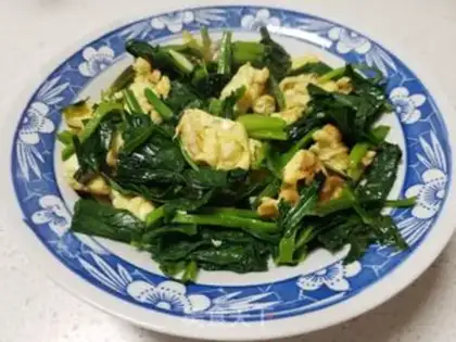 Make Spinach fried eggs step 6
