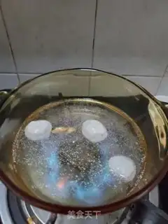 Make Seaweed sprouts, ball soup step 1