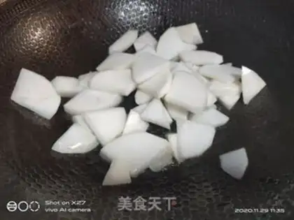 Make radish meatballs step 1