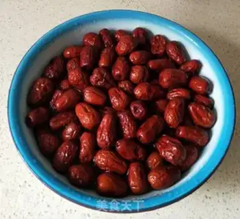Make Homemade red date mud step 1