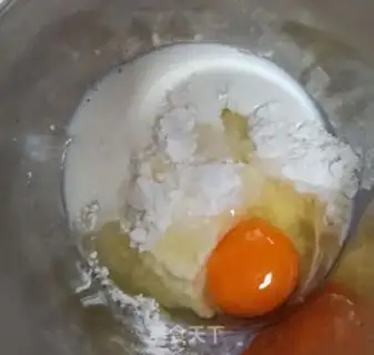 Make Banana omelet step 1