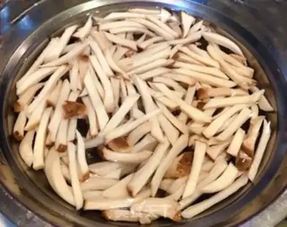 Make Godmother pepper carrots and apricot mushrooms step 3