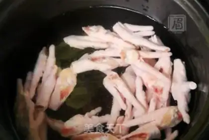 Make Lobster saucer chicken claws step 0
