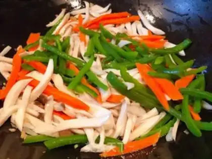 Make Godmother pepper carrots and apricot mushrooms step 7