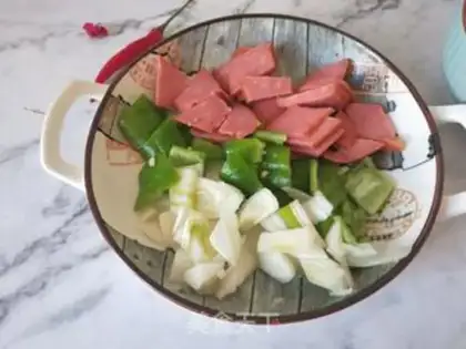 Make Sausage pepper fried eggs step 1