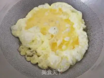Make Sausage pepper fried eggs step 2