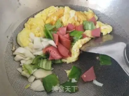 Make Sausage pepper fried eggs step 3