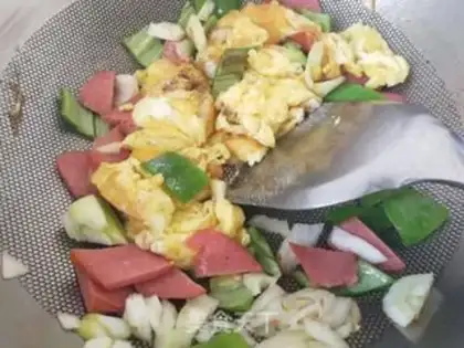 Make Sausage pepper fried eggs step 4