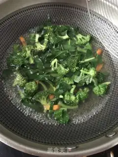 Make Weenie fried broccoli step 4