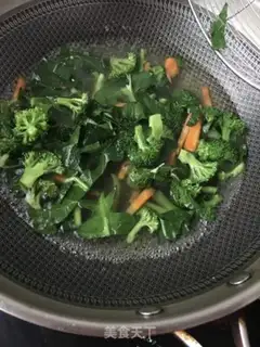 Make Weenie fried broccoli step 5