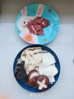 Make Beef mushrooms and bean skin step 0