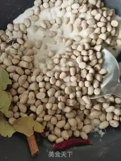 Make The salt and the fragrance of peanut rice step 7