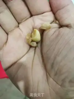 Make The salt and the fragrance of peanut rice step 8