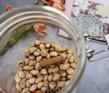 Make The salt and the fragrance of peanut rice step 10