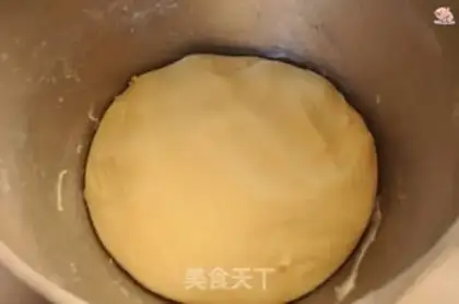 Make Onion pine bread step 1