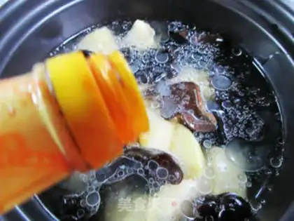 Make Black-mucked eggs and potatoes step 3
