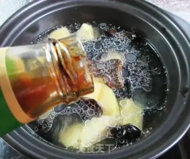 Make Black-mucked eggs and potatoes step 4
