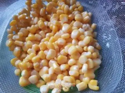 Make Weenie corn egg fried rice step 1