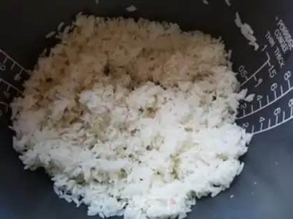 Make Weenie corn egg fried rice step 3