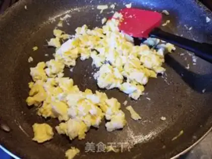 Make Weenie corn egg fried rice step 4