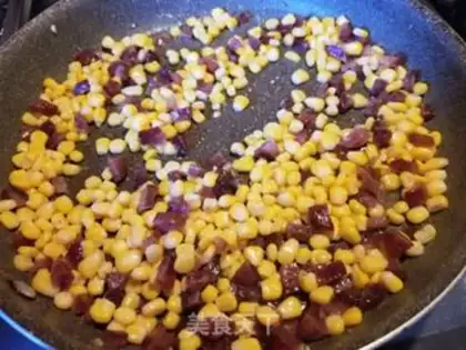 Make Weenie corn egg fried rice step 6
