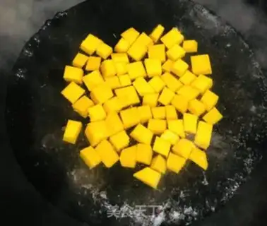 Make Milk and pumpkin soup step 1