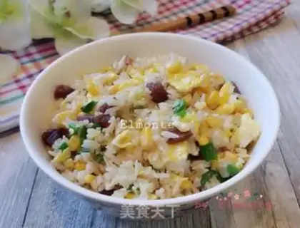 Make Weenie corn egg fried rice step 12