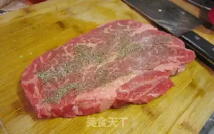 Make Iron-coated red dice beef step 0