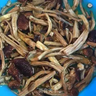 Make Two mushrooms for elbows step 2