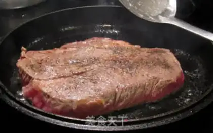 Make Iron-coated red dice beef step 1