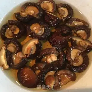Make Two mushrooms for elbows step 3