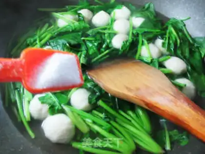 Make Squeaky fishball spinach soup step 4