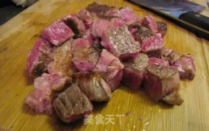 Make Iron-coated red dice beef step 3