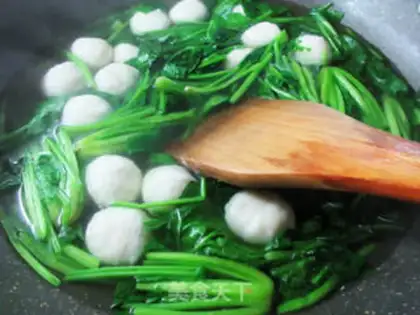 Make Squeaky fishball spinach soup step 6