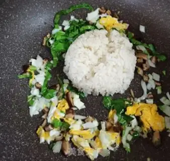 Make ♪ Cream mushroom egg fried rice ♪ step 3