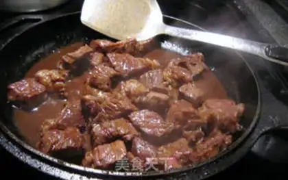 Make Iron-coated red dice beef step 5