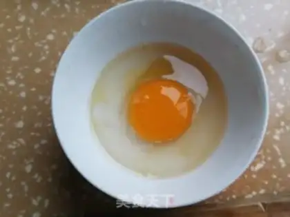 Make Eggs and jade platinum soup step 1