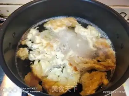 Make A fan of eggs, a blue soup step 3
