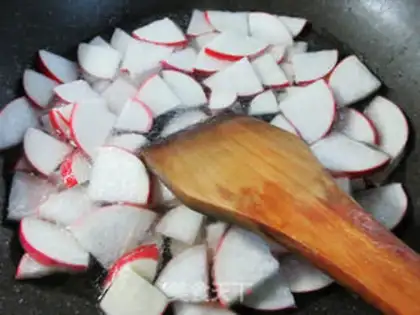 Make Eggs and radish step 4