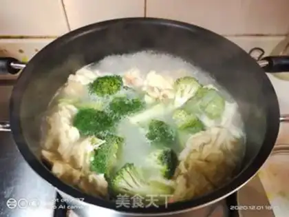 Make A fan of eggs, a blue soup step 6