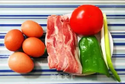 Make Bacon pepper tomato fried eggs step 0
