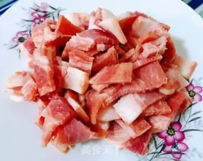 Make Bacon pepper tomato fried eggs step 1